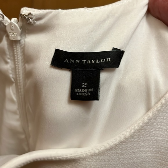 Ann Taylor dress. Size 2 - Picture 3 of 4